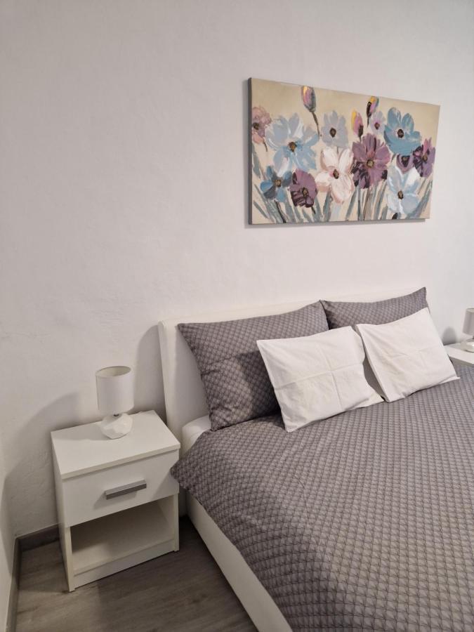 Apartment And Room Marija Krk Town Kültér fotó